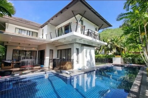 Villa in Kathu, Thailand 4 bedrooms № 167543