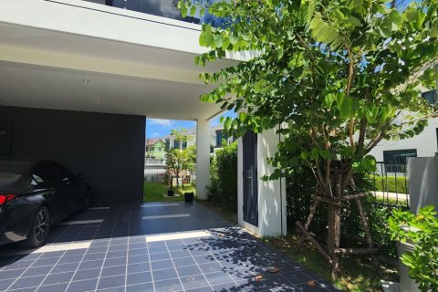 House in Phuket, Thailand 3 bedrooms № 156463 - photo 16