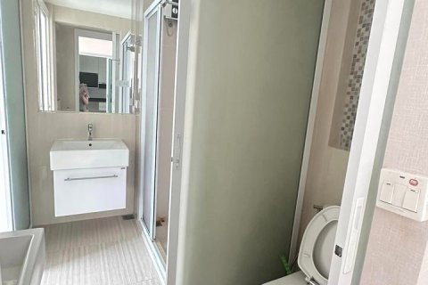 Condo in Bangkok, Thailand, 2 bedrooms  № 157673 - photo 3