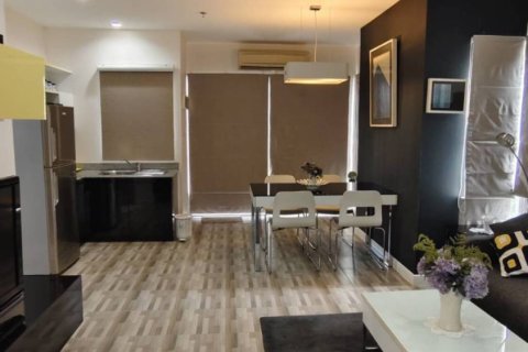 Condo in Bangkok, Thailand, 2 bedrooms  № 144650 - photo 1