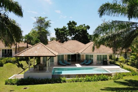Villa in Kathu, Thailand 3 bedrooms № 144652 - photo 1