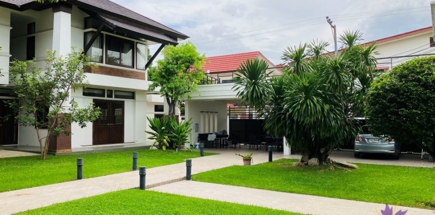 House in Chiang Mai, Thailand 6 bedrooms № 171308