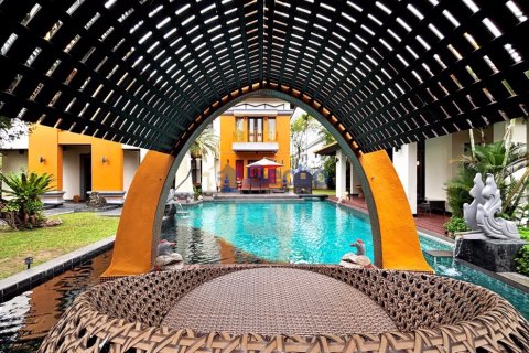 House in Pattaya, Thailand 5 bedrooms № 196080 - photo 10
