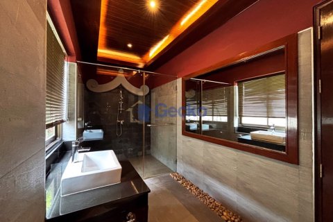 House in Pattaya, Thailand 5 bedrooms № 196080 - photo 19