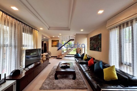 House in Pattaya, Thailand 5 bedrooms № 196080 - photo 11