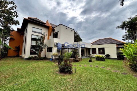 House in Pattaya, Thailand 5 bedrooms № 196080 - photo 6