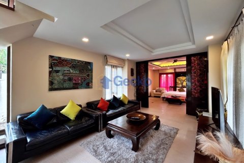 House in Pattaya, Thailand 5 bedrooms № 196080 - photo 18