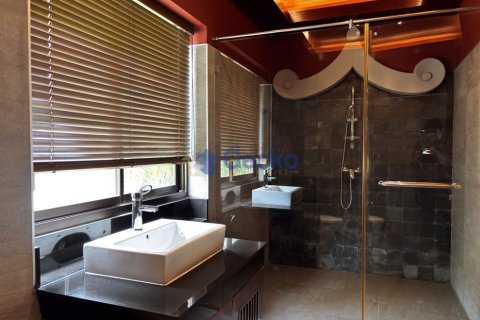 House in Pattaya, Thailand 5 bedrooms № 196080 - photo 20