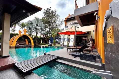 House in Pattaya, Thailand 5 bedrooms № 196080 - photo 7