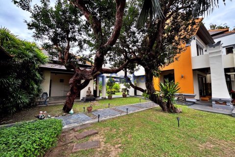 House in Pattaya, Thailand 5 bedrooms № 196080 - photo 3