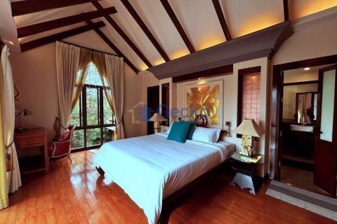 House in Pattaya, Thailand 5 bedrooms № 196080 - photo 30