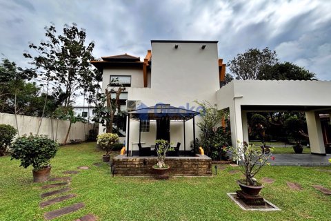 House in Pattaya, Thailand 5 bedrooms № 196080 - photo 5