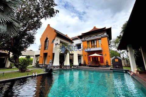 House in Pattaya, Thailand 5 bedrooms № 196080 - photo 9