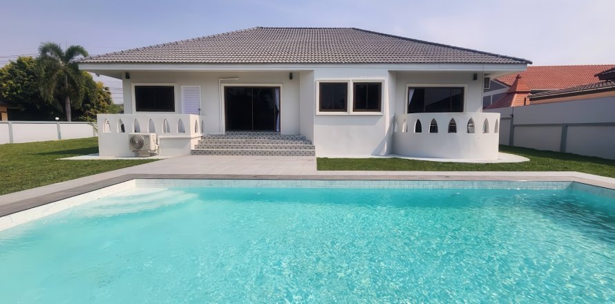 Вилла в Паттайе, Таиланд с 4 комнатами  № 159914