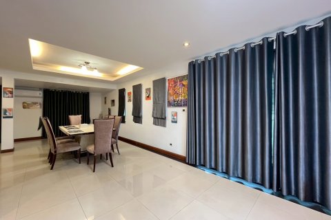 Villa in Pattaya, Thailand 3 bedrooms № 173907 - photo 8