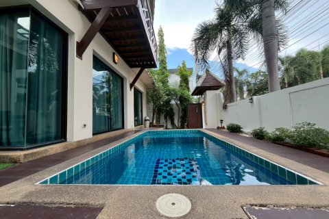 Villa in Pattaya, Thailand 3 bedrooms № 173907 - photo 2