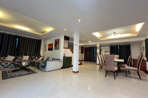 Villa in Pattaya, Thailand 3 bedrooms № 173907 - photo 9