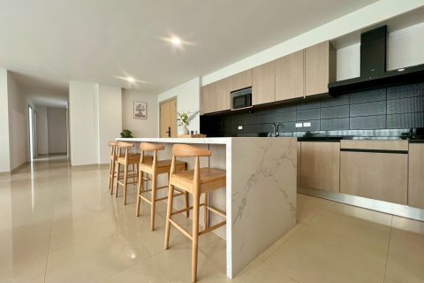 Apartment in Pattaya, Thailand 5 rooms № 173906