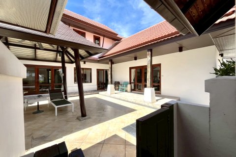Villa in Pattaya, Thailand 4 Schlafzimmer № 173908 - Foto 2