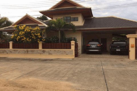 House in Pattaya, Thailand 3 bedrooms № 193152