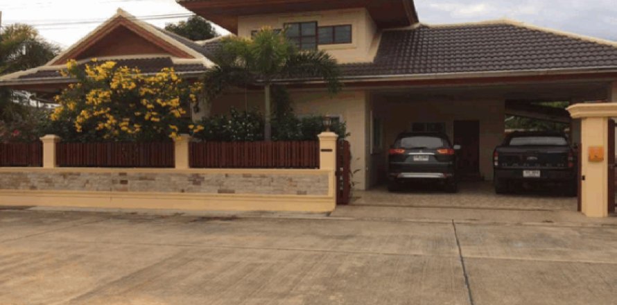 House in Pattaya, Thailand 3 bedrooms № 193152