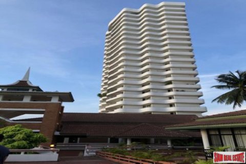 Apartment in Pattaya, Thailand 3 bedrooms № 193147