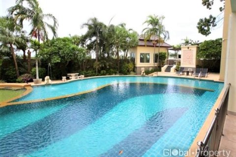 Condo in Pattaya, Thailand, 1 bedroom № 234121 - photo 2