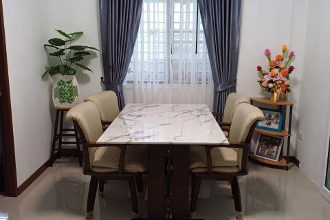 House in Nakhon Ratchasima, Thailand 5 bedrooms № 152787 - photo 8