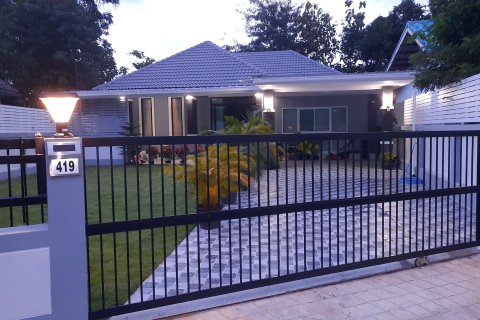 House in Nakhon Ratchasima, Thailand 5 bedrooms № 152787 - photo 2