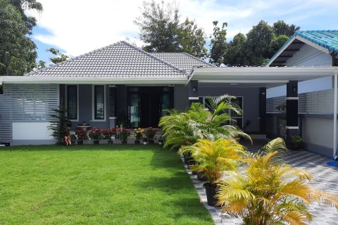 House in Nakhon Ratchasima, Thailand 5 bedrooms № 152787 - photo 1