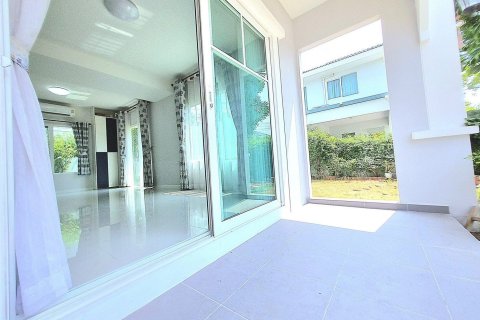 House in Ayutthaya, Thailand 3 bedrooms № 152788 - photo 12