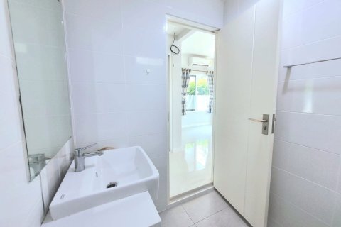 House in Ayutthaya, Thailand 3 bedrooms № 152788 - photo 7