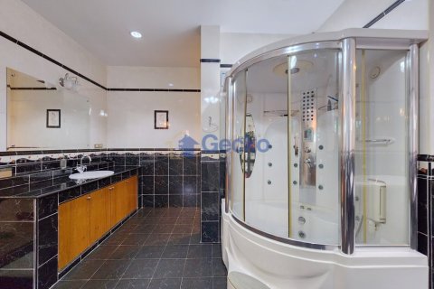 House in Pattaya, Thailand 4 bedrooms № 196157 - photo 25