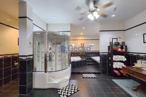 House in Pattaya, Thailand 4 bedrooms № 196157 - photo 21