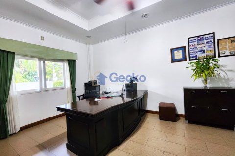 House in Pattaya, Thailand 4 bedrooms № 196157 - photo 2