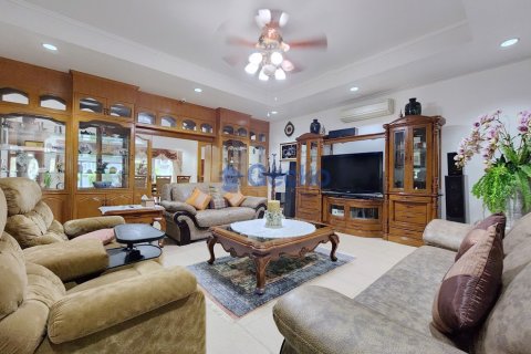 House in Pattaya, Thailand 4 bedrooms № 196157 - photo 10