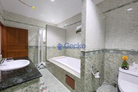 House in Pattaya, Thailand 4 bedrooms № 196157 - photo 5