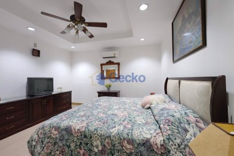 House in Pattaya, Thailand 4 bedrooms № 196157 - photo 19