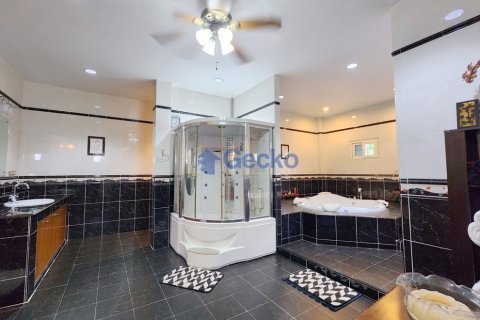 House in Pattaya, Thailand 4 bedrooms № 196157 - photo 22