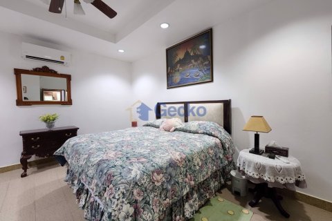 House in Pattaya, Thailand 4 bedrooms № 196157 - photo 18