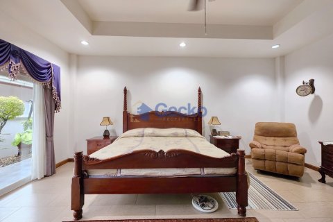 House in Pattaya, Thailand 4 bedrooms № 196157 - photo 14