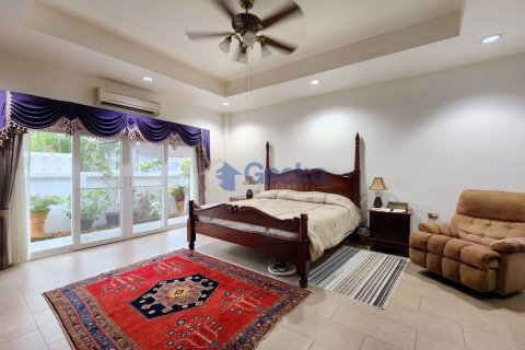House in Pattaya, Thailand 4 bedrooms № 196157 - photo 13