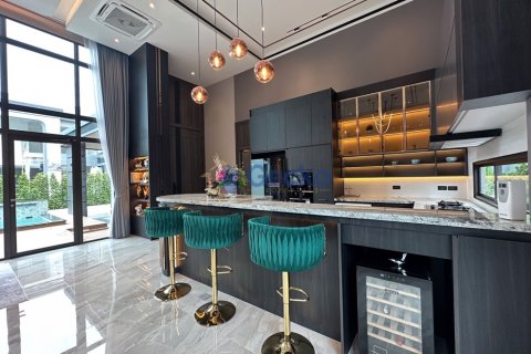 House in Pattaya, Thailand 3 bedrooms № 196158 - photo 10