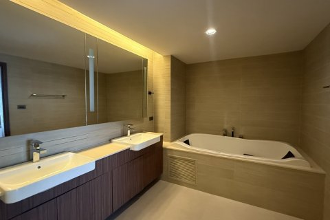 Condo à Sathon, Bangkok, Thaïlande, 3 chambres  № 201259 - photo 8