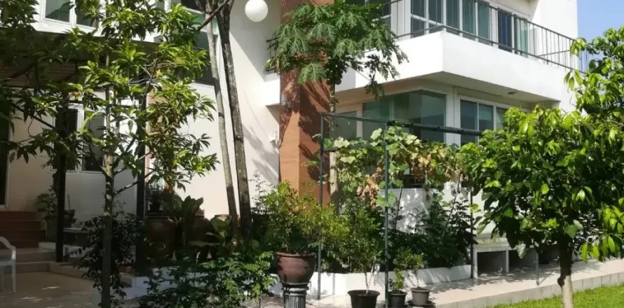 House in Saphan Sung, Bangkok, Thailand 5 bedrooms № 167743