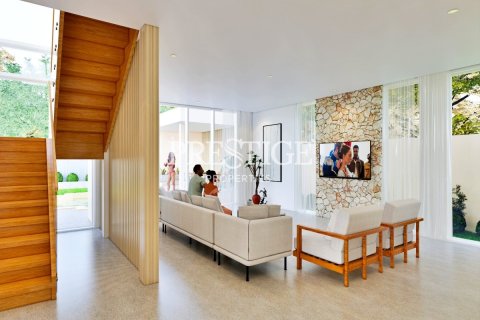 House in Pattaya, Thailand 5 bedrooms № 198318 - photo 4