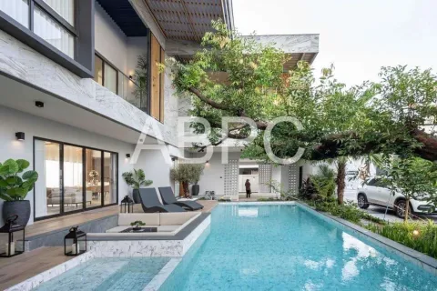 Casa de 5 dormitorios en Pattaya, Tailandia № 212106 - foto 9
