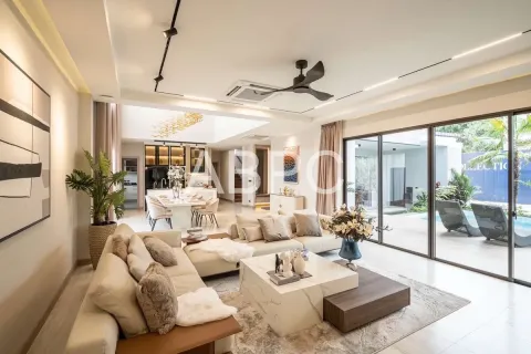 Casa de 5 dormitorios en Pattaya, Tailandia № 212106 - foto 12