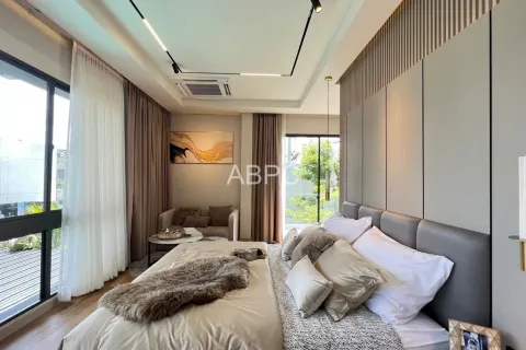 Casa de 5 dormitorios en Pattaya, Tailandia № 212106 - foto 15
