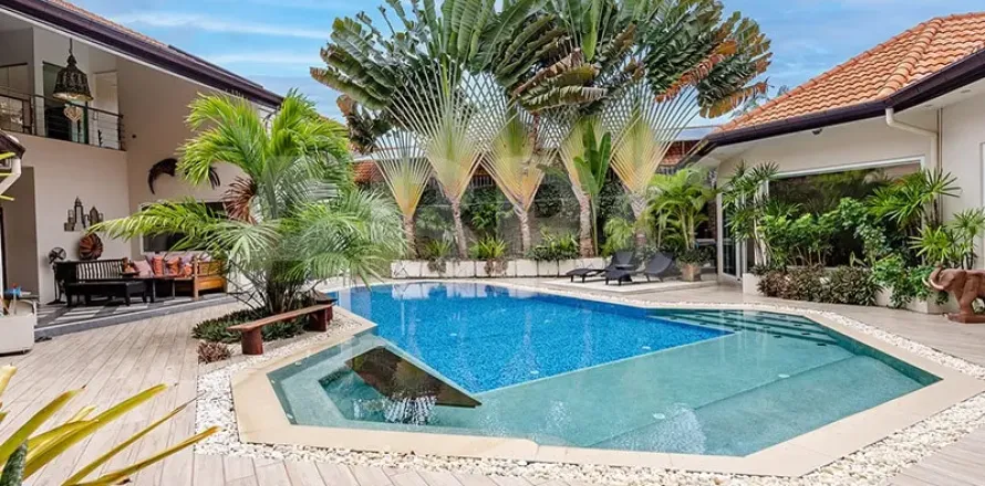 Casa de 4 dormitorios en Pattaya, Tailandia № 212105